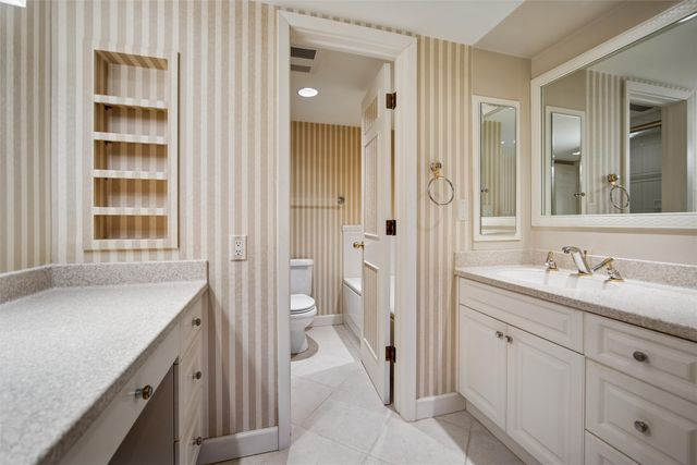 4004 Grand Avenue 103, Des Moines, IA 50312