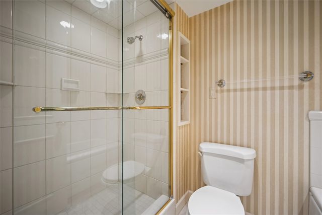 4004 Grand Avenue 103, Des Moines, IA 50312