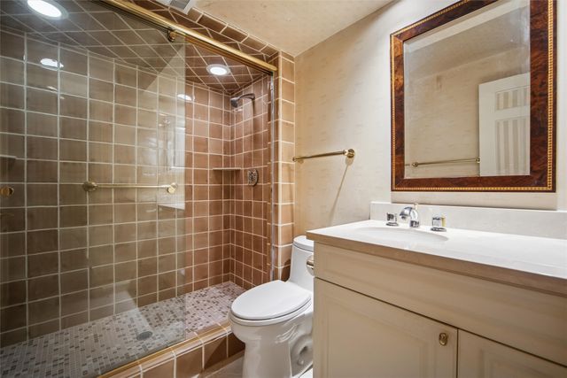 4004 Grand Avenue 103, Des Moines, IA 50312