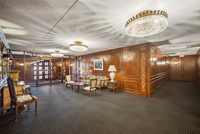 4004 Grand Avenue 103, Des Moines, IA 50312