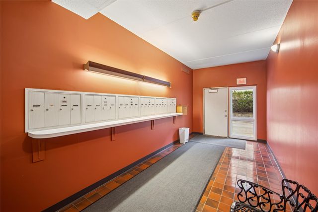 4004 Grand Avenue 103, Des Moines, IA 50312