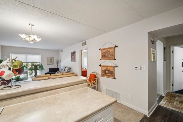 4004 Grand Avenue 103, Des Moines, IA 50312