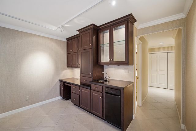 4004 Grand Avenue 103, Des Moines, IA 50312