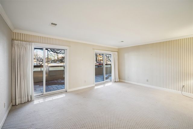 4004 Grand Avenue 103, Des Moines, IA 50312