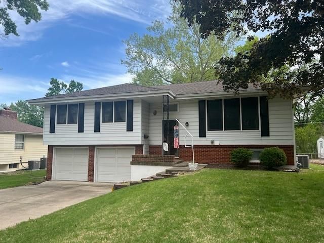 10711 W 92nd Street, Overland Park, KS 66214