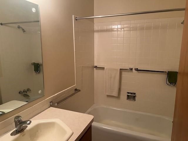 10711 W 92nd Street, Overland Park, KS 66214