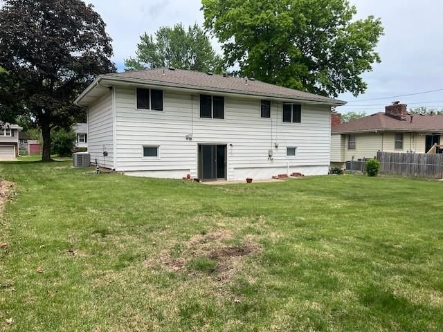 10711 W 92nd Street, Overland Park, KS 66214