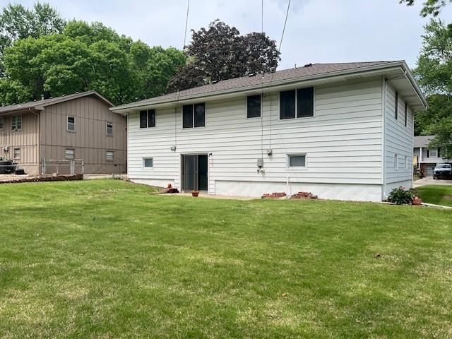 10711 W 92nd Street, Overland Park, KS 66214
