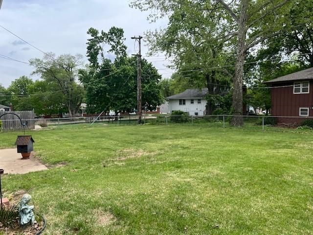 10711 W 92nd Street, Overland Park, KS 66214