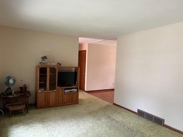 10711 W 92nd Street, Overland Park, KS 66214