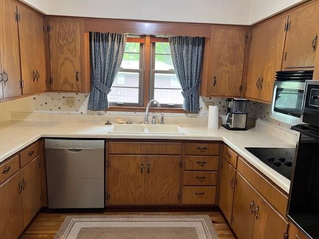 10711 W 92nd Street, Overland Park, KS 66214