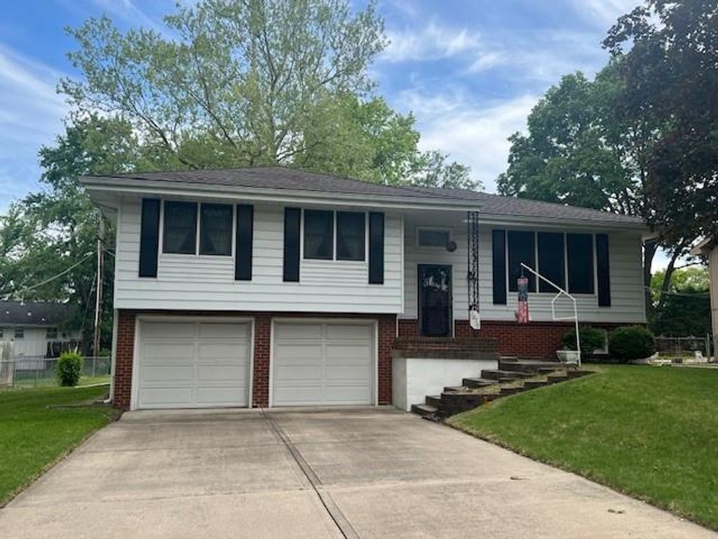 10711 W 92nd Street, Overland Park, KS 66214