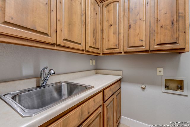 142 Candelaria, Helotes, TX 78023