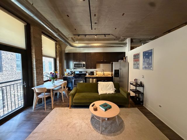 922 W Washington Boulevard 406, Chicago, IL 60607