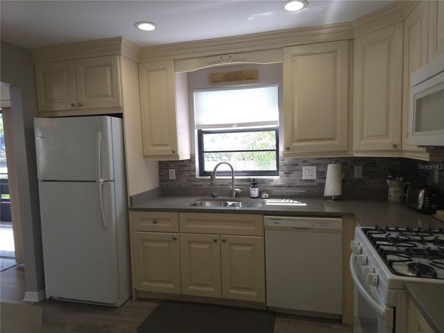 6080 80TH STREET N 102, St Petersburg, FL 33709