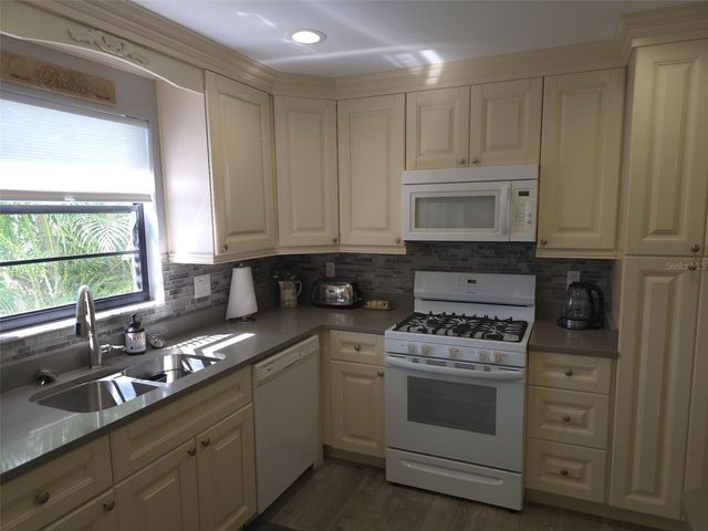 6080 80TH STREET N 102, St Petersburg, FL 33709