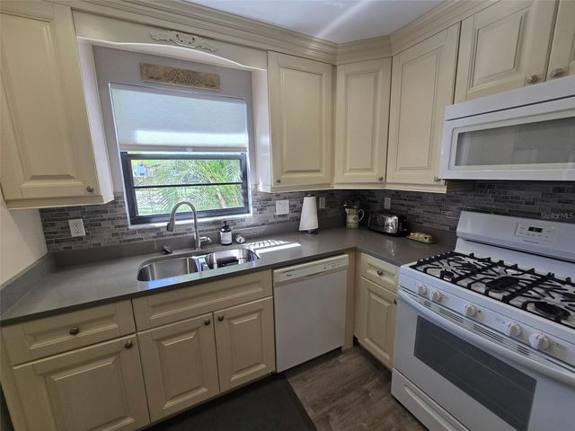 6080 80TH STREET N 102, St Petersburg, FL 33709
