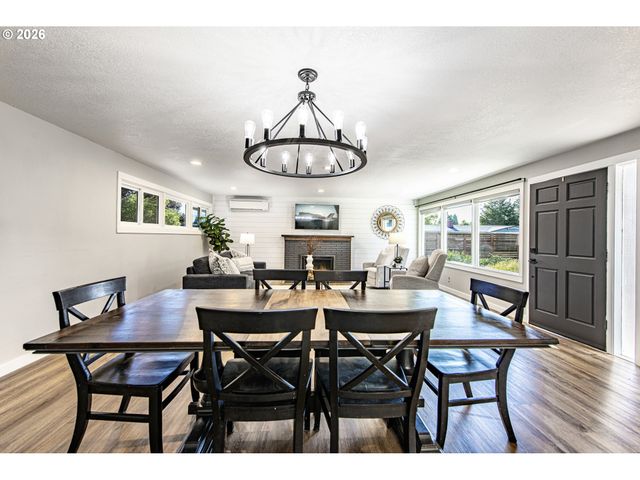 2615 3RD St, Springfield, OR 97477