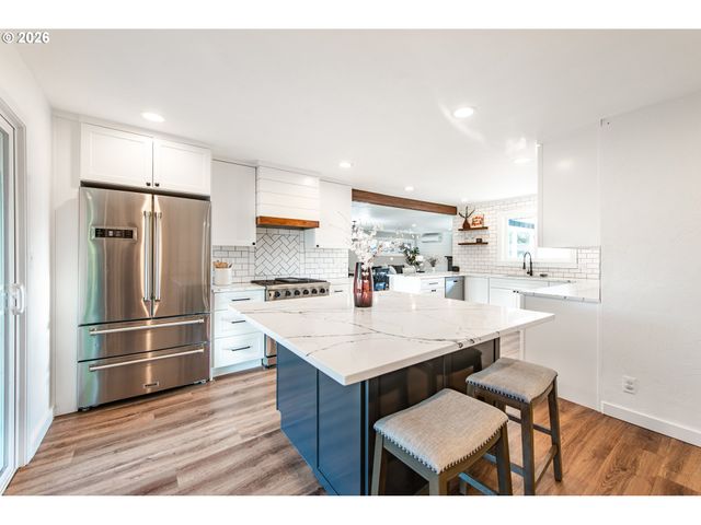 2615 3RD St, Springfield, OR 97477