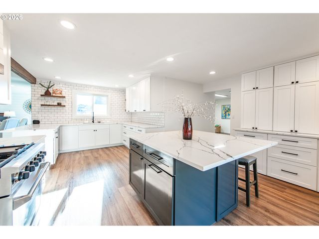 2615 3RD St, Springfield, OR 97477