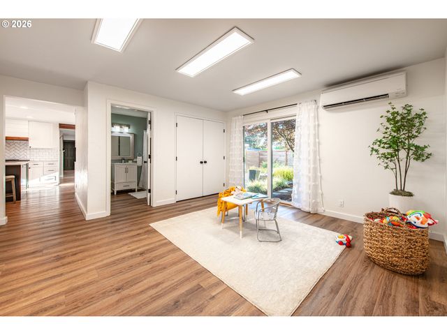 2615 3RD St, Springfield, OR 97477