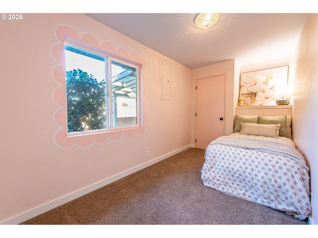 2615 3RD St, Springfield, OR 97477