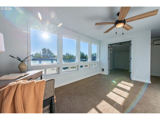 2615 3RD St, Springfield, OR 97477