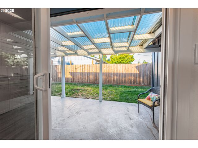 2615 3RD St, Springfield, OR 97477