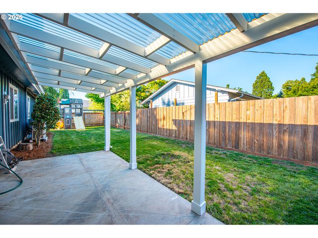 2615 3RD St, Springfield, OR 97477