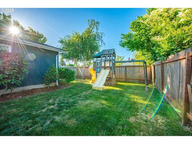 2615 3RD St, Springfield, OR 97477