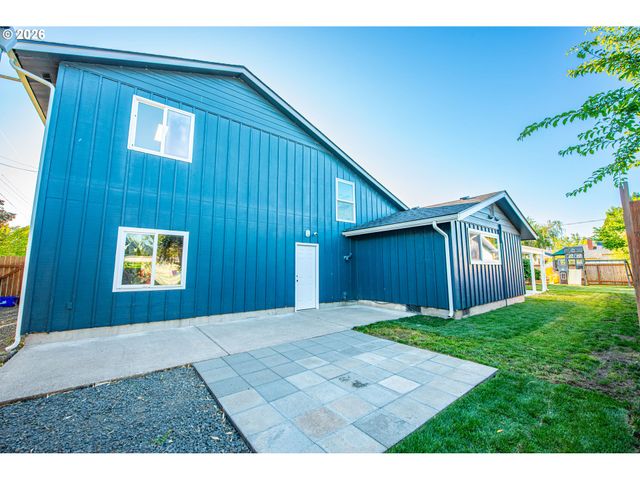 2615 3RD St, Springfield, OR 97477