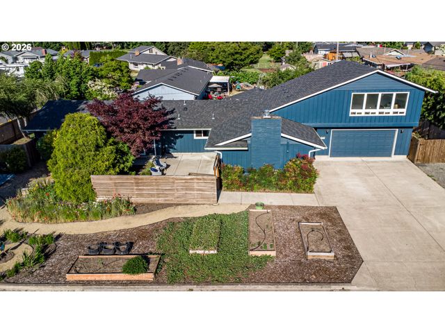 2615 3RD St, Springfield, OR 97477