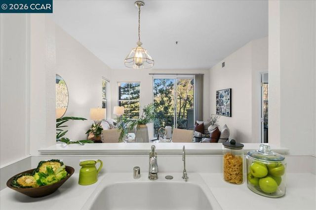 1860 Tice Creek Dr 1420, Walnut Creek, CA 94595