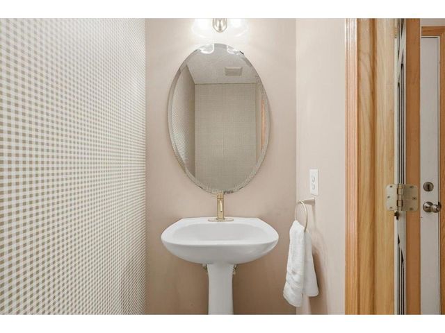 537 Woodduck Drive #F, Woodbury, MN 55125