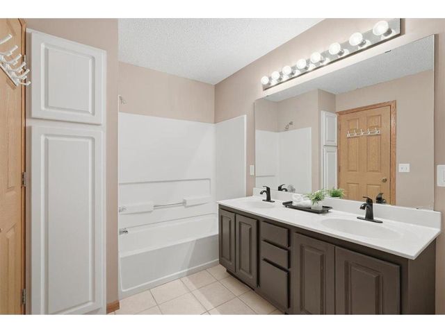 537 Woodduck Drive #F, Woodbury, MN 55125