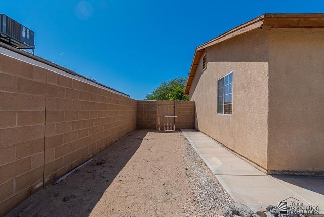 1998 E Los Olivos Dr, San Luis, AZ 85336