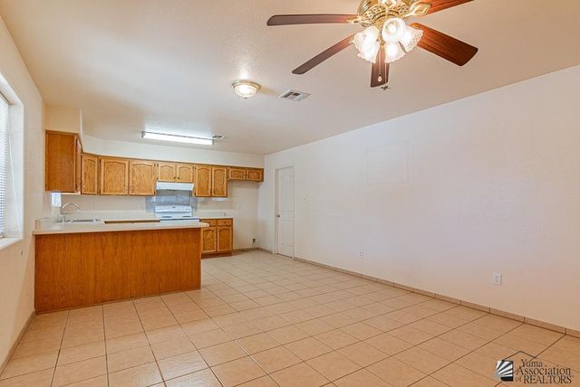 1998 E Los Olivos Dr, San Luis, AZ 85336