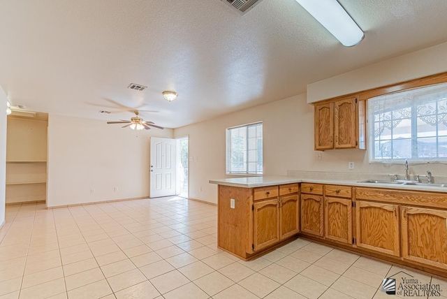 1998 E Los Olivos Dr, San Luis, AZ 85336