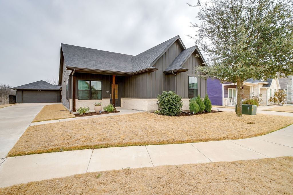 544 Ryer Trail, Burleson, TX 76028