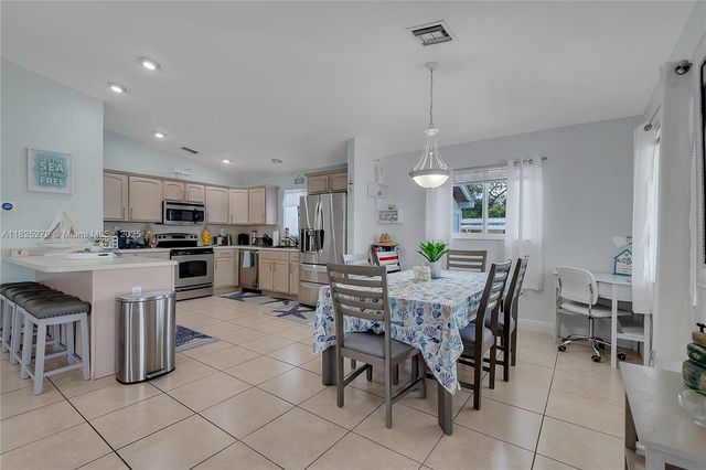 939 Plantation Rd, Key Largo, FL 33037