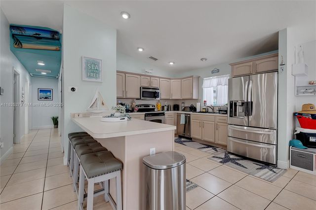 939 Plantation Rd, Key Largo, FL 33037