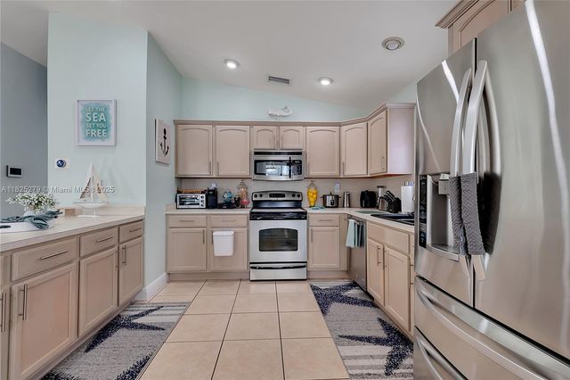 939 Plantation Rd, Key Largo, FL 33037