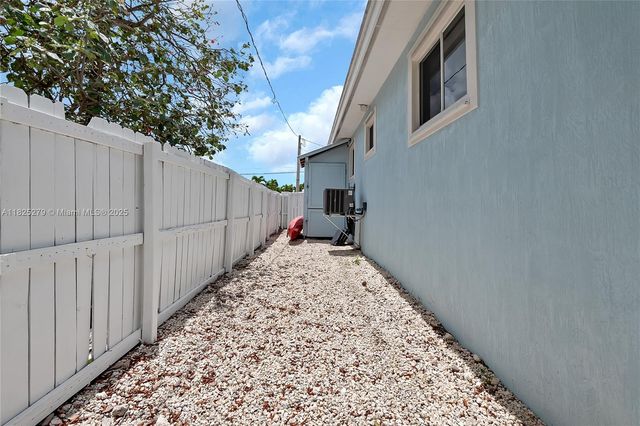 939 Plantation Rd, Key Largo, FL 33037