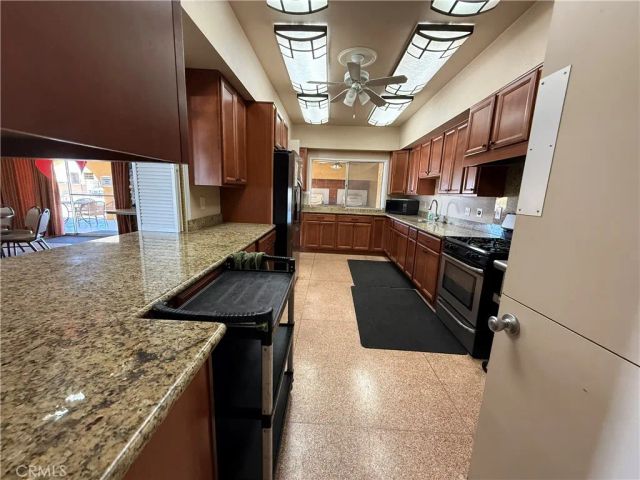 332 N Lyon, Hemet, CA 92543