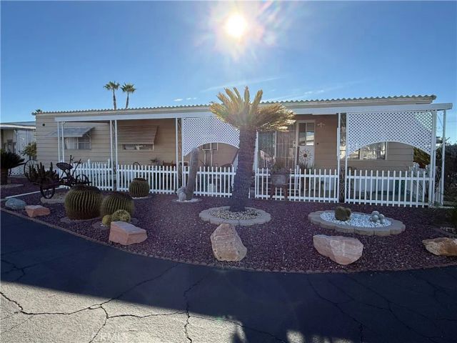 332 N Lyon, Hemet, CA 92543