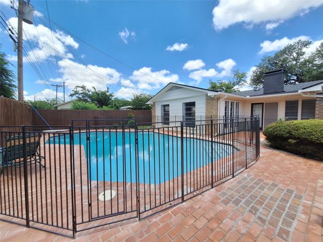 1113 Crest Park Drive, Garland, TX 75042