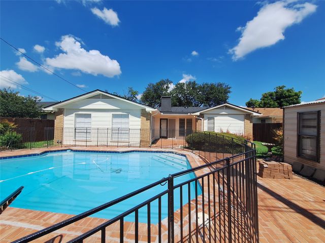 1113 Crest Park Drive, Garland, TX 75042