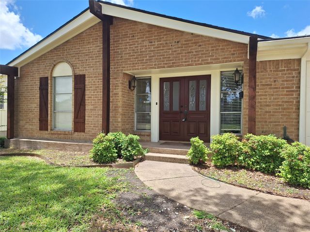 1113 Crest Park Drive, Garland, TX 75042