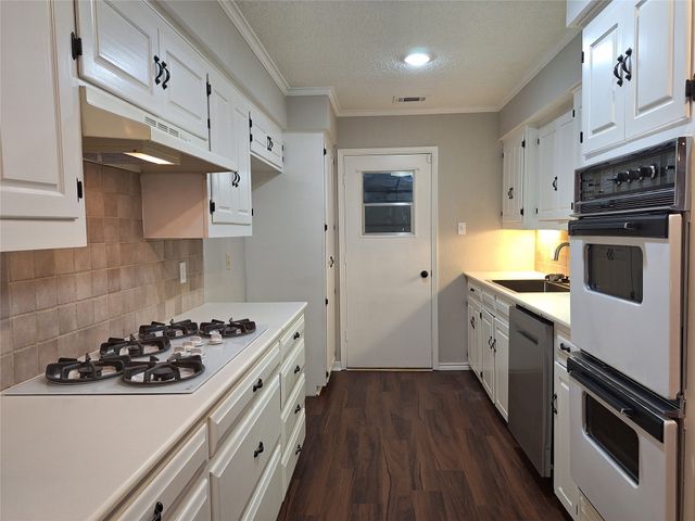 1113 Crest Park Drive, Garland, TX 75042