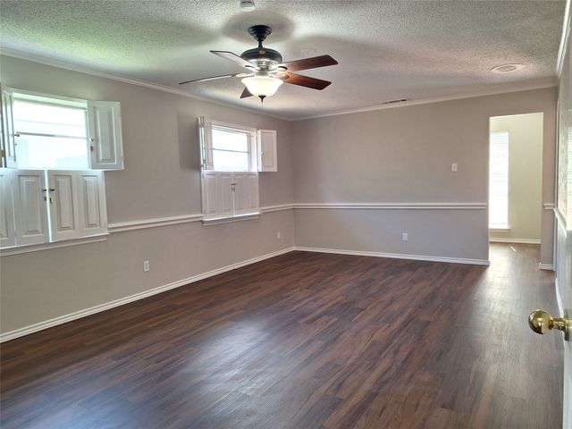 1113 Crest Park Drive, Garland, TX 75042